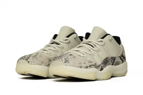 Air Jordan 11 Retro Low LE "Grey Snakeskin"