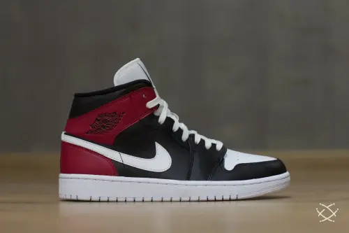 Jordan 1 Mid 