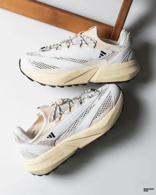 Кроссовки Adidas Lightblaze Vista