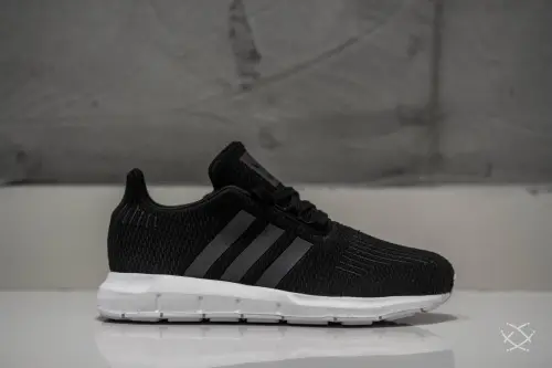 Adidas Swift Run J 