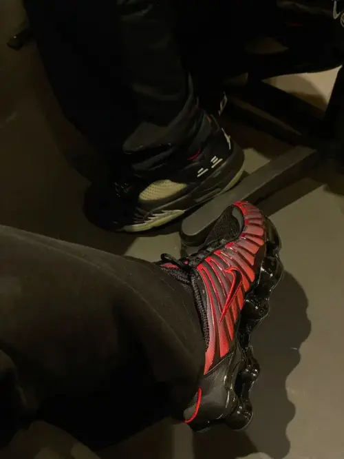 Nike Shox TL: пружинный хит нулевых, который качает стиль и ноги