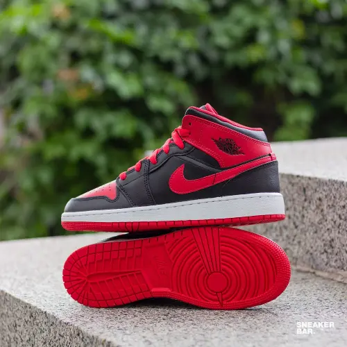 Jordan 1 Mid 