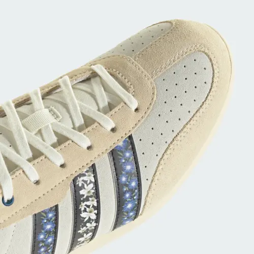 Кроссовки Adidas BARREDA LO