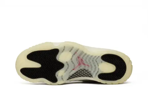 Air Jordan 11 Retro Low LE "Grey Snakeskin"