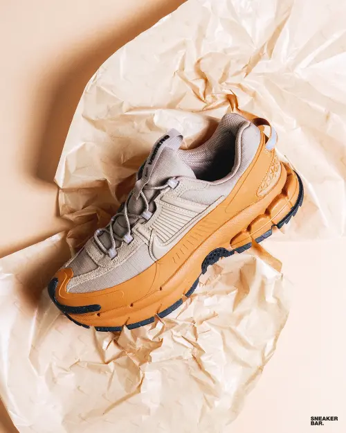 Кроссовки Nike Zoom Vomero Roam W  Кроссовки Nike Zoom Vomero Roam W