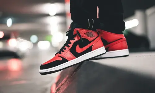Jordan 1 Mid 