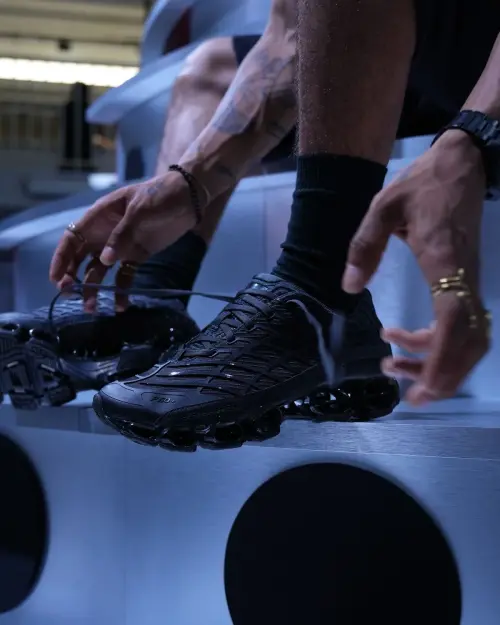 Две эпохи в одном кроссовке: Adidas Megaride F50 — футбольная легенда на механической подошве