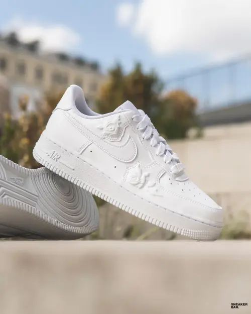 Кроссовки Nike WMNS AIR FORCE 1 07