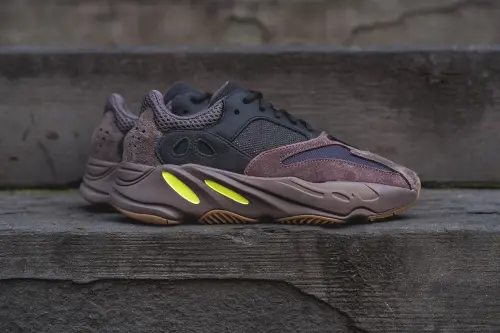Adidas Yeezy Boost 700 