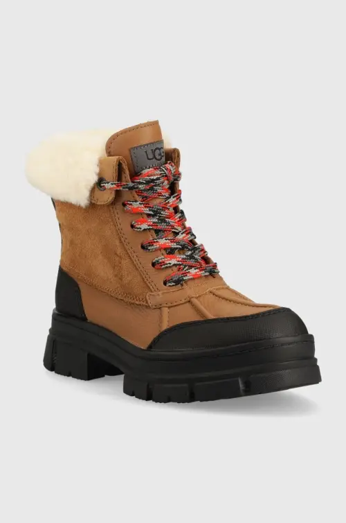 Полусапоги UGG W Ashton Addie женские цвет коричневый на платформе с утеплением 1130524.CHE-CHE