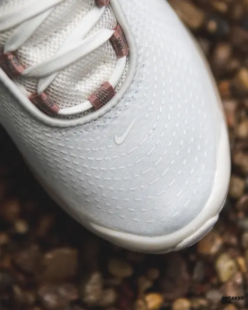 Кроссовки Nike W AIR MAX DN TECH