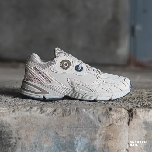 Adidas Astir W 