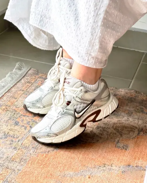 Кроссовки Nike V5 RNR W (HQ7901-102)