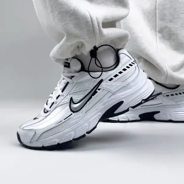 Кроссовки Nike Initiator W (FQ6873-101) обзор модели