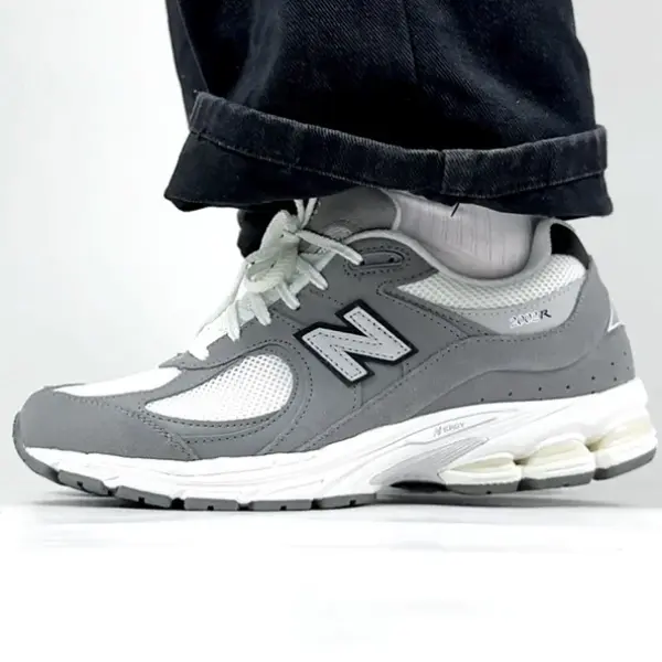 Кроссовки New Balance 2002R (M2002RRD) обзор модели на ногах