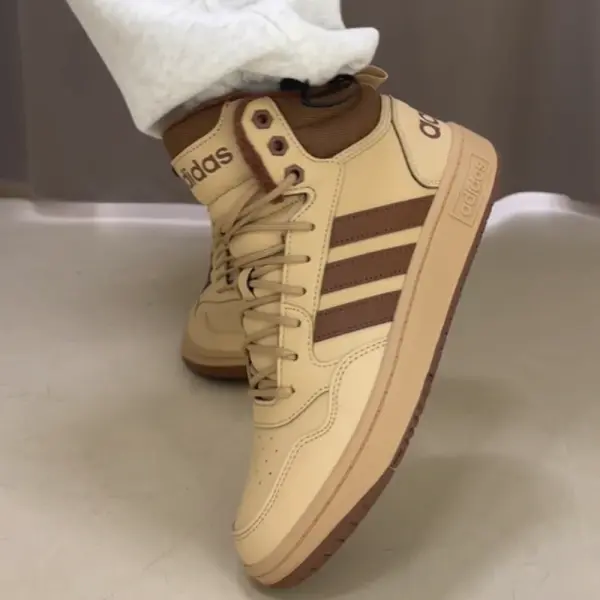 Ботинки Adidas Hoops 3.0 Mid Winter (IH0164) обзор модели на ногах