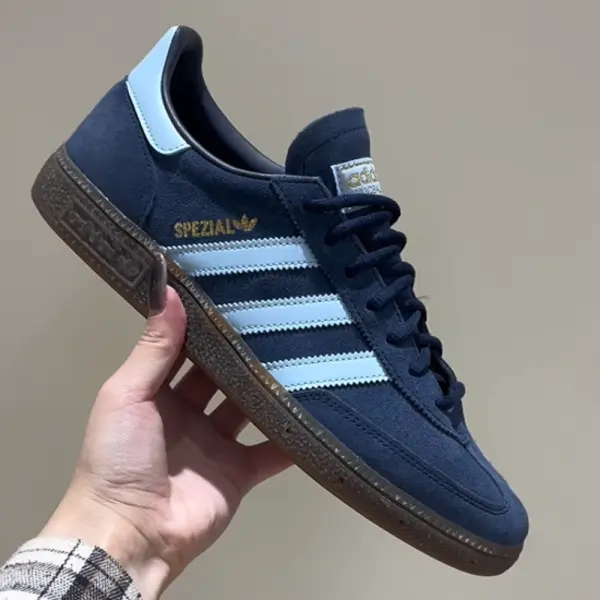 Кеды Adidas Handball Spezial (BD7633) обзор на руках