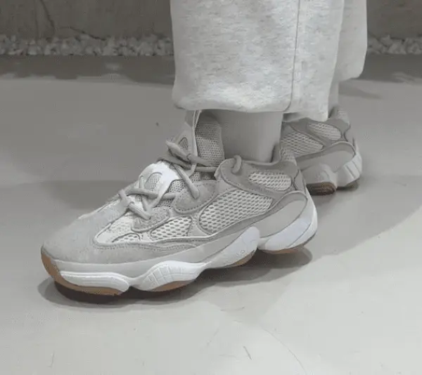 Кроссовки Adidas Yeezy 500 (ID1600) обзор на ногах