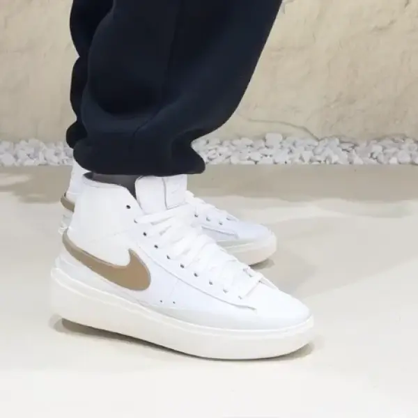 Кеды Nike Blazer Phantom Mid (DX5800-102) на ногах
