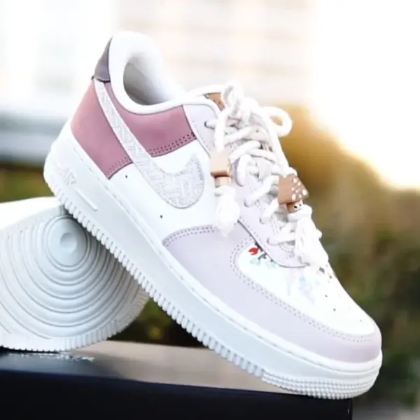 Кроссовки Nike Air Force 1 '07 LX (IB8874-111) обзор модели