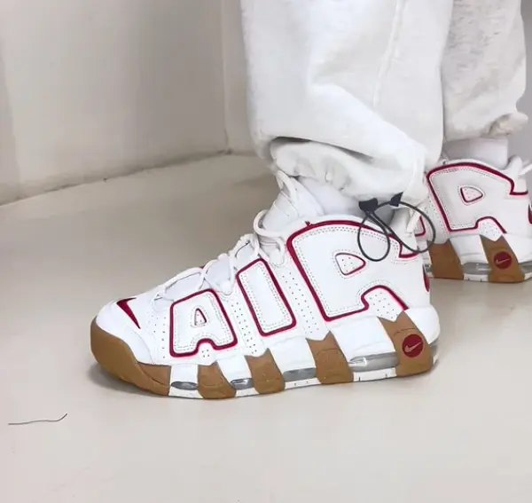 Кроссовки Nike Air More Uptempo (DV1137-002) обзор на ногах