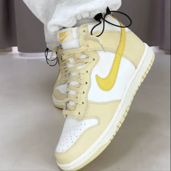 Кеды Nike Dunk High (DD1869-201) обзор на ногах