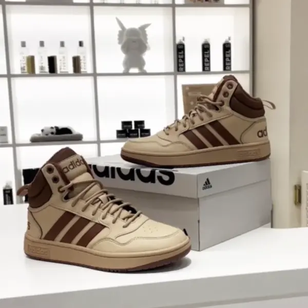 Ботинки Adidas Hoops 3.0 Mid Winter (IH0164) обзор модели