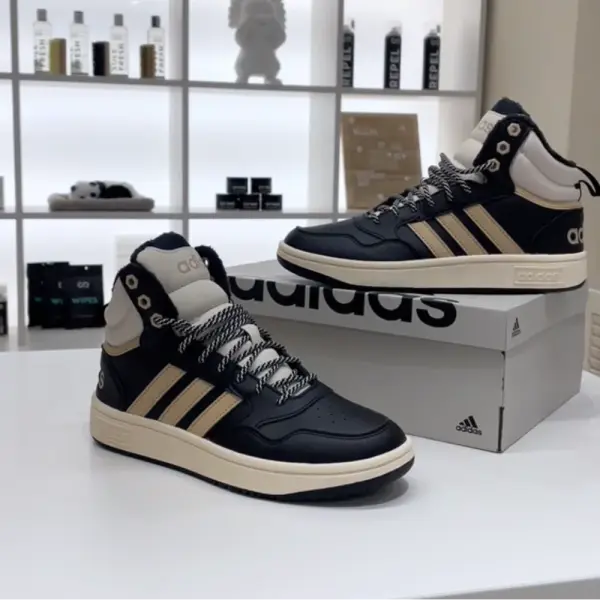 Ботинки Adidas Hoops 3.0 Mid Winter (IG7927) обзор модели