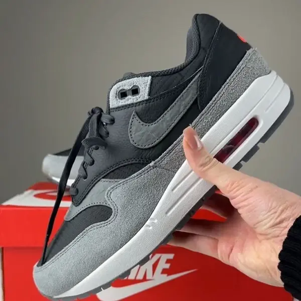 Кроссовки Nike Air Max 1 Premium (HJ9292-070) обзор модели в руках