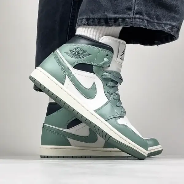 Кроссовки Jordan 1 Mid (BQ6472-130) обзор модели