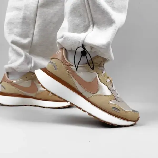 Кроссовки Nike Phoenix Waffle (FD2196-102) обзор модели