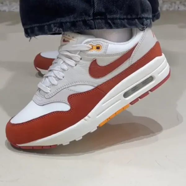 Nike Air Max 1 LX (FD2370-100) обзор на ногах