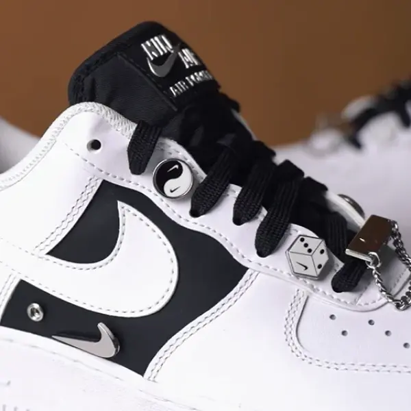 Кроссовки Nike Air Force 1 07 Premium (DA8571-100) обзор модели