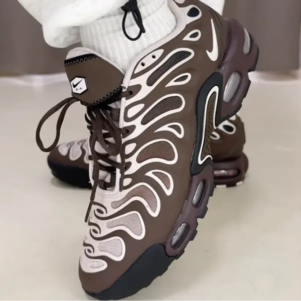 Кроссовки Nike Air Max Plus Drift (FV4081-200) обзор на ногах