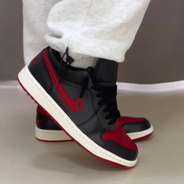 Кроссовки Jordan 1 Low (DС0774-061) обзор модели на ногах
