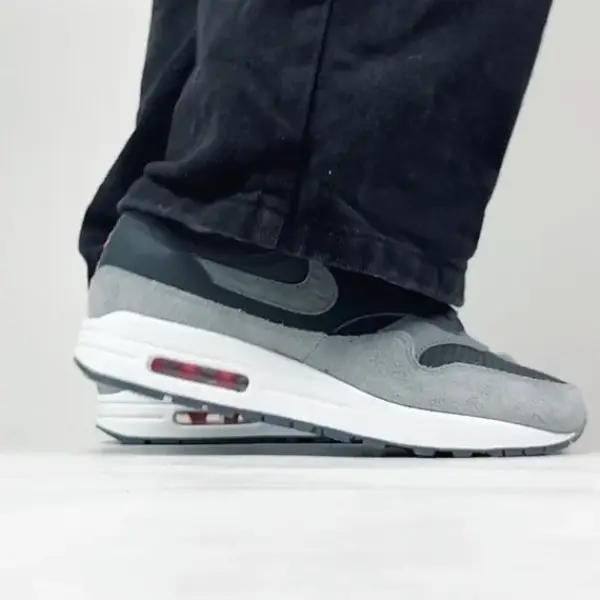 Кроссовки Nike Air Max 1 Premium (HJ9292-070) обзор модели на ногах