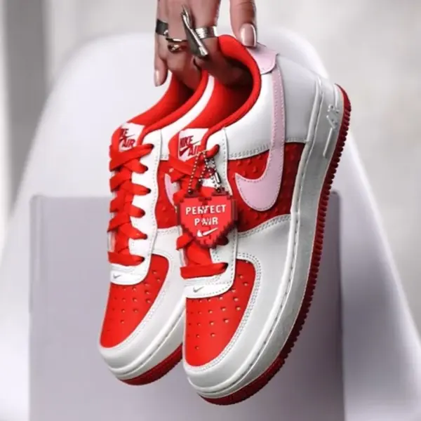 Кроссовки Nike Air Force 1 BG (HV5165-121) обзор модели