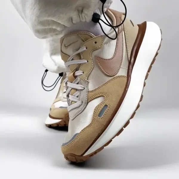 Кроссовки Nike Phoenix Waffle (FD2196-102) обзор модели на ногах