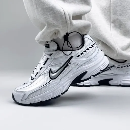 Женские кроссовки Nike Initiator W: стиль и комфорт в каждой детали