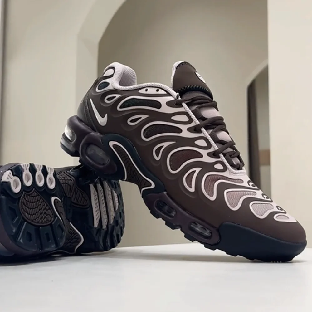 Стильные кроссовки Nike Air Max Plus Drift для максимального комфорта
