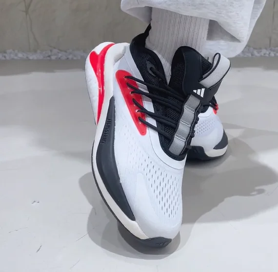 Кроссовки Adidas AlphaBoost V2 (IE9162)