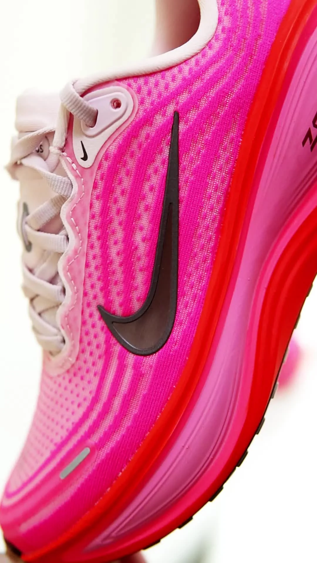 Кроссовки Nike Vomero Plus (HV8154-604)