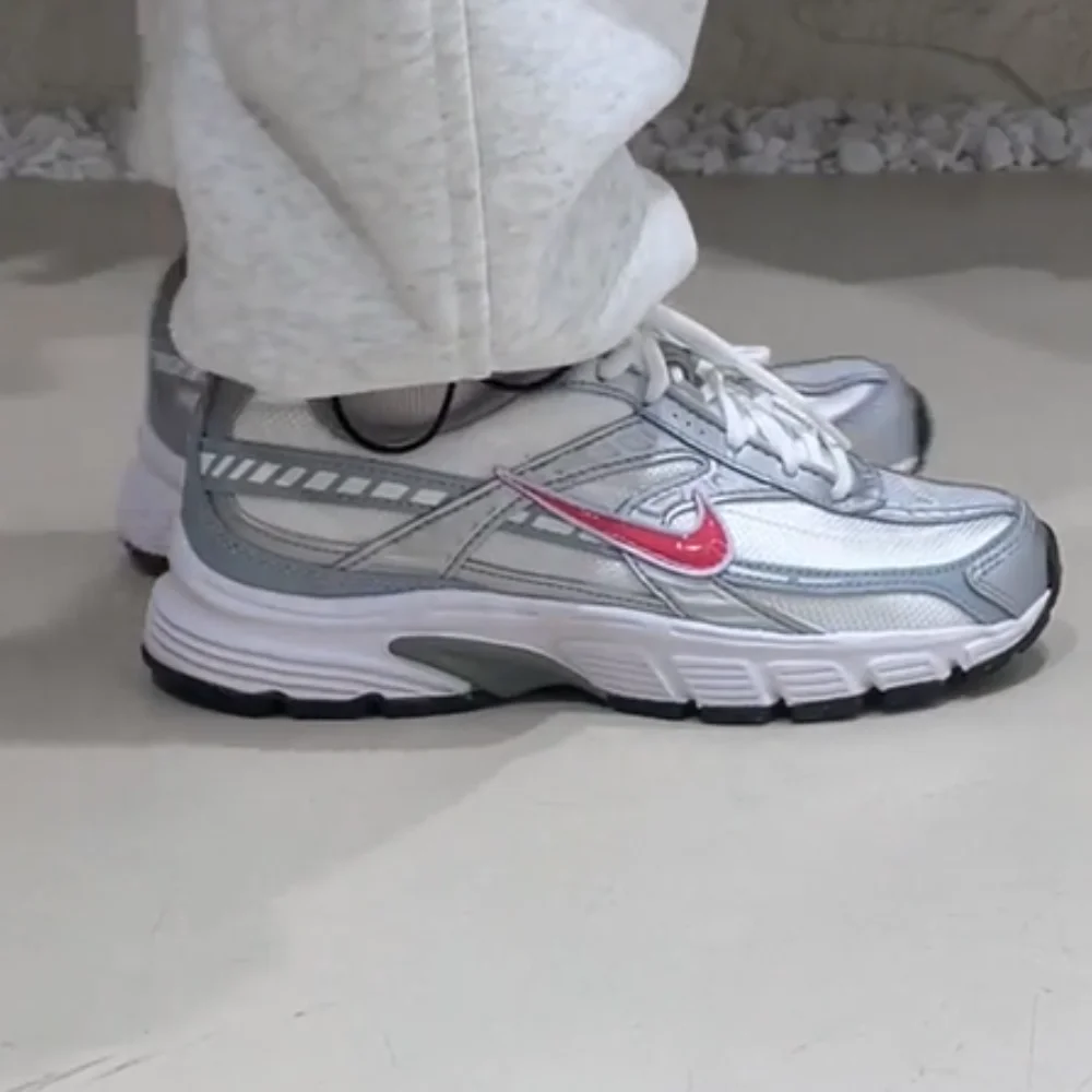 Стильные кроссовки Nike Initiator для активной жизни