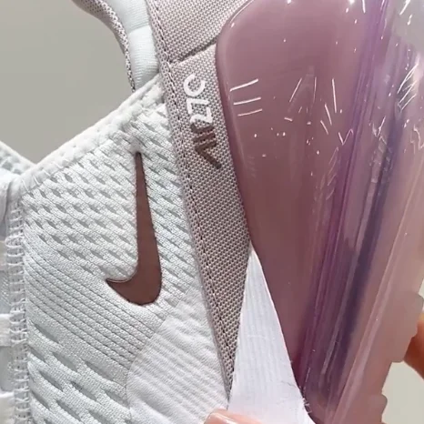 Стильные кроссовки Nike Air Max 270 для активного образа жизни