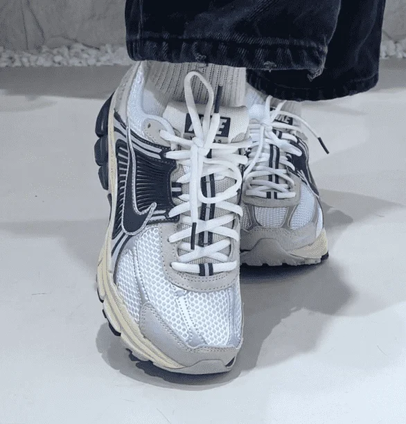 Стильные кроссовки Nike Zoom Vomero 5 для максимального комфорта