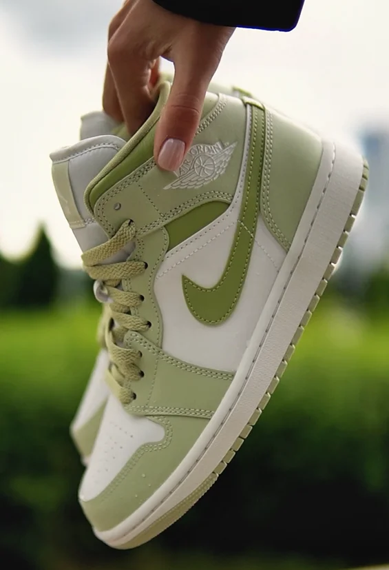 Кроссовки Nike AIR JORDAN 1 MID (BQ6472-302)