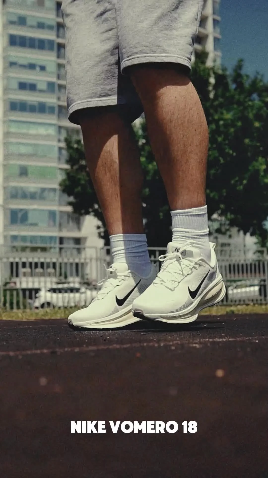 Кроссовки Nike VOMERO 18 (HM6803-101)