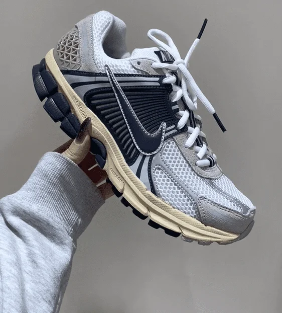 Стильные кроссовки Nike Zoom Vomero 5 для максимального комфорта