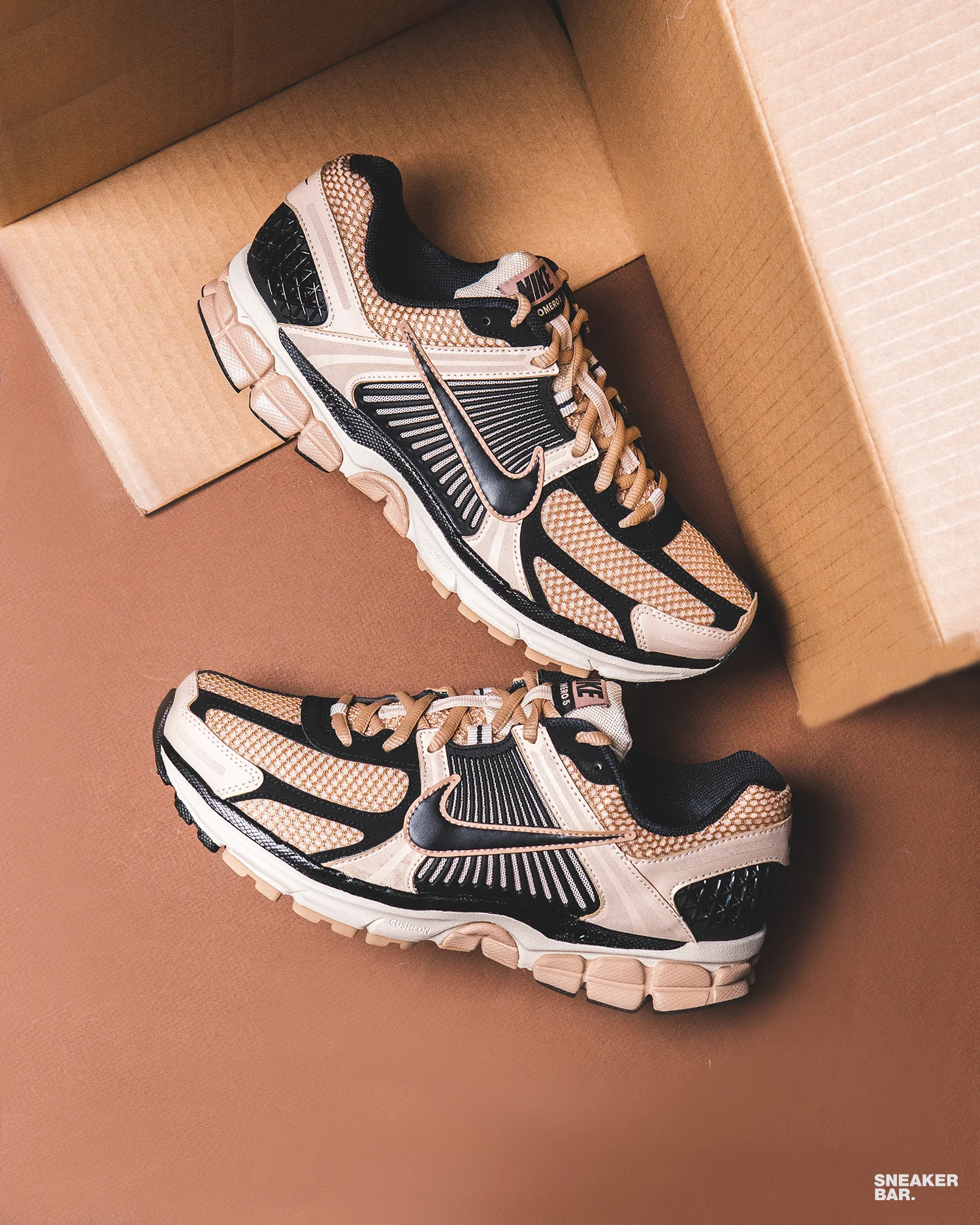 Кроссовки Nike Zoom Vomero 5 (FJ2028-106)