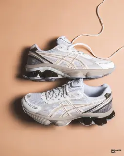 Кроссовки Asics GEL-KINETIC FLUENT цвет бежевый 1203A591-102